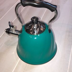 Whistling tea kettle